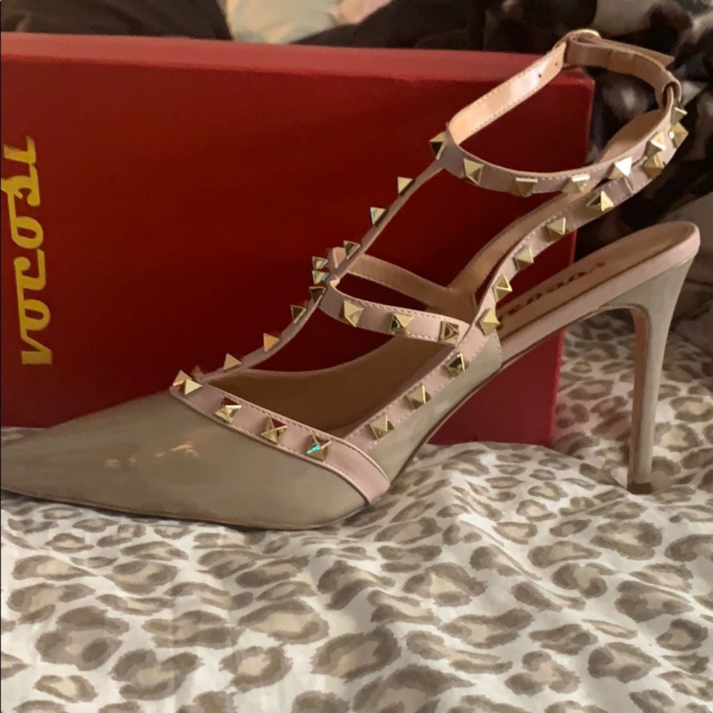 NWT SIZE 12 NUDE AND HOLD STUDDED HEELS